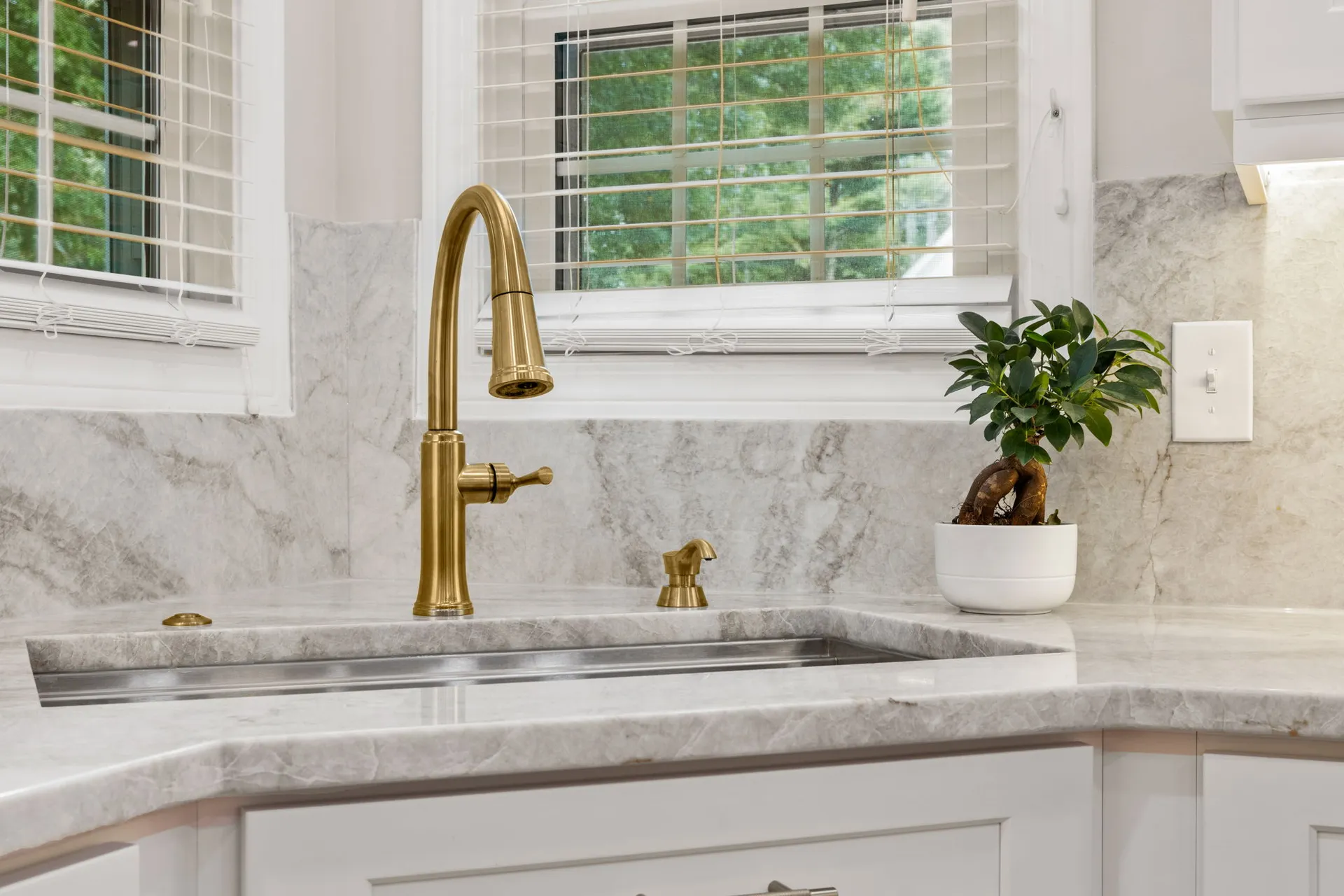 Range hood, Tile backsplash — Alpharetta kitchen remodel by HomeVantage